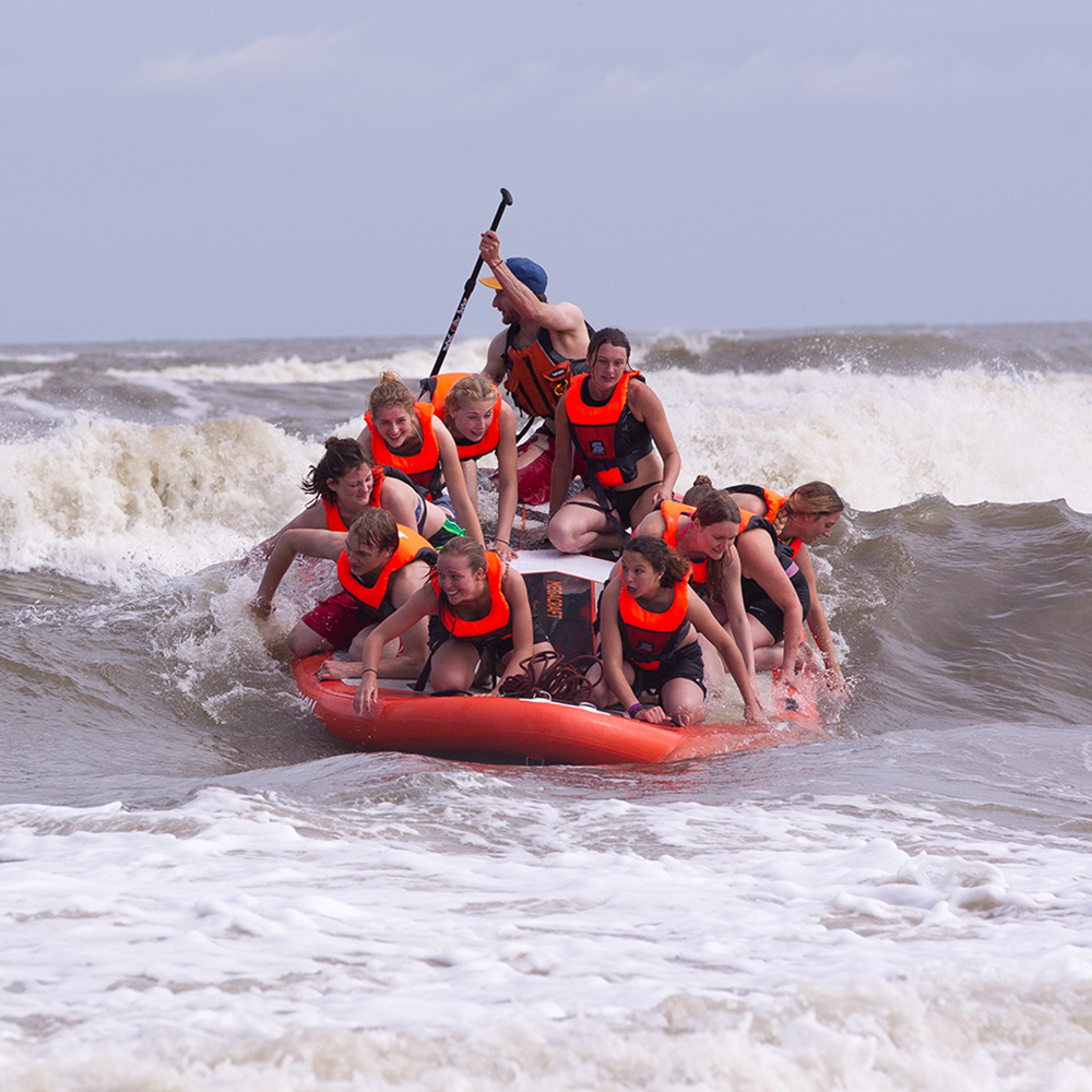 Mega SUP, Team SUP, Big SUP, mega paddle board,sup touren, stand up paddle mehrere personen, sup touren deutschland, sup tracking, stand up paddling mecklenburgische seenplatte, stand up paddling mecklenburgische seenplatte, stand up paddle tour, outdoorcamp