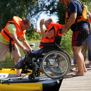 Mega SUP, Team SUP, Big SUP, Rollstuhlsport, Reha-Sport, mega paddle board, menschen im rollstuhl, Rollstuhl reisen, rollstuhl outdoor, stand up paddle board Rollstuhl, Rollstuhl SUP, Rollstuhl wassersport, Inklusiver Wassersport, SUP.Inklusion, SUP-Unity, Manta SUP Inklusiv, Lebenshilfe SUP inklusion, SOV-Lüneburg Inklusion